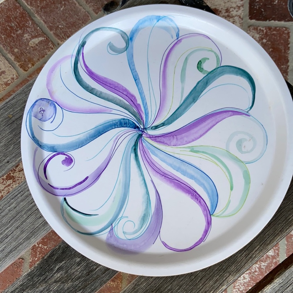Swedish form press swirl tray